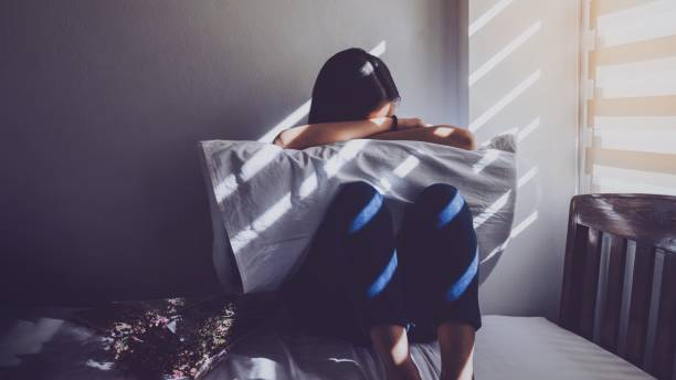Làm sao để vượt qua trầm cảm sau ly hôn?