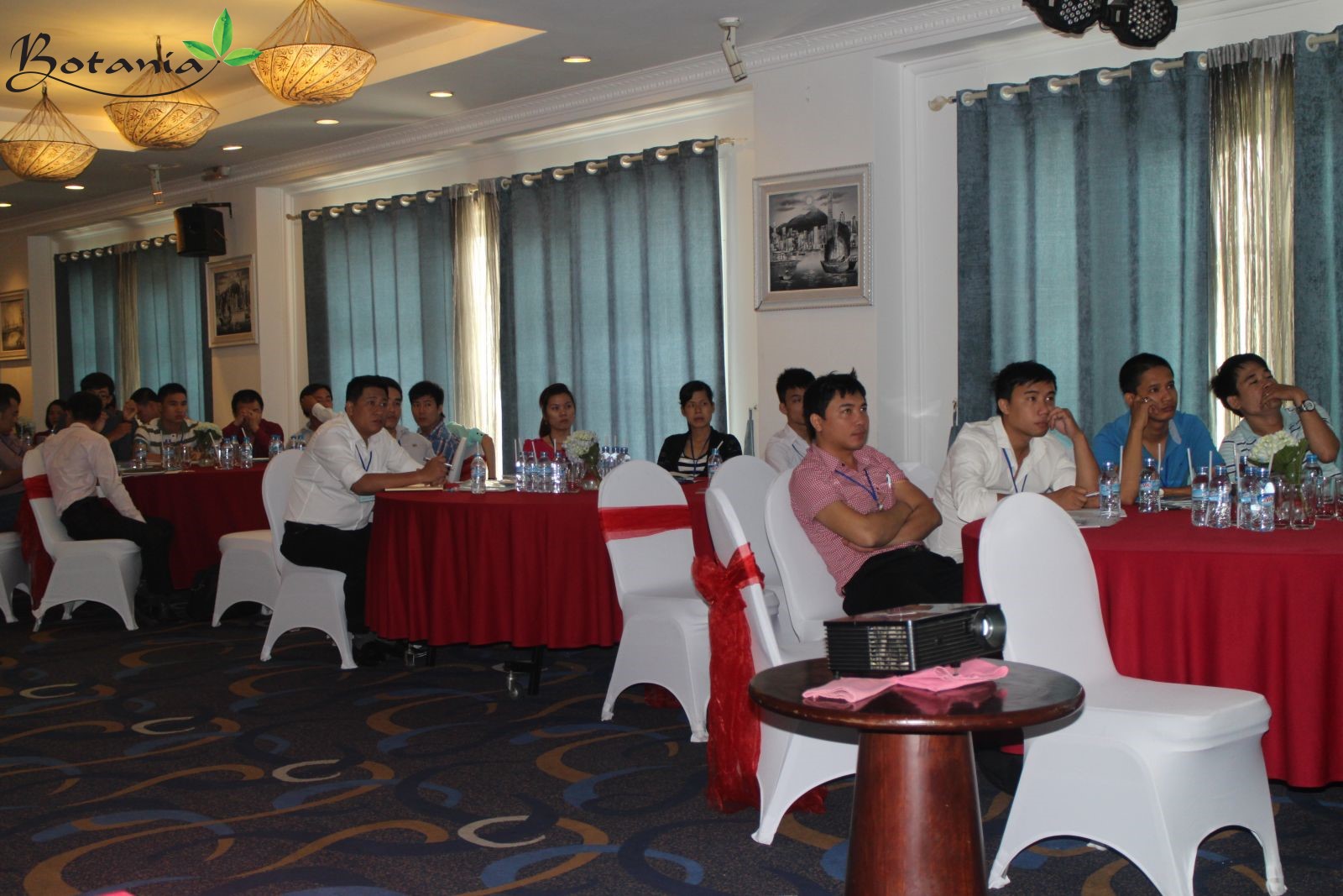 Chùm ảnh sự kiện tập huấn – tổng kết 6 tháng đầu năm 2014 botania
