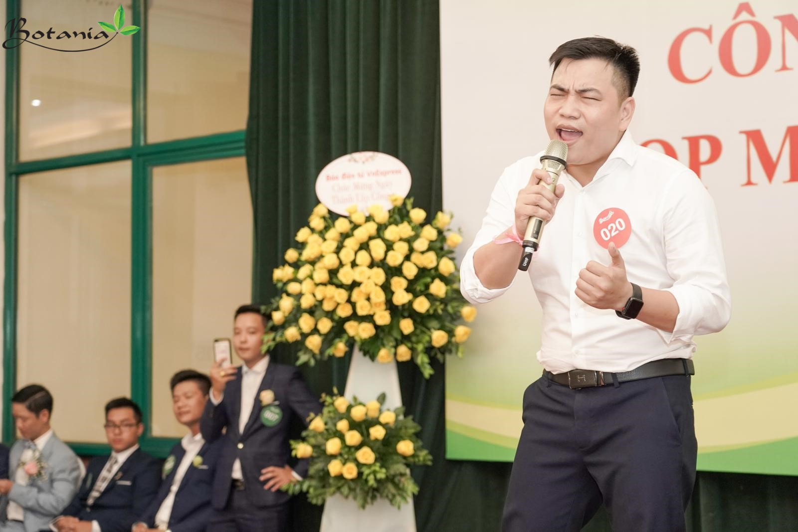 nhân viên công ty botania thi hát