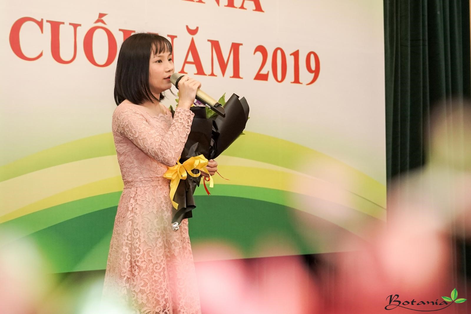 nhân viên công ty botania thi hát