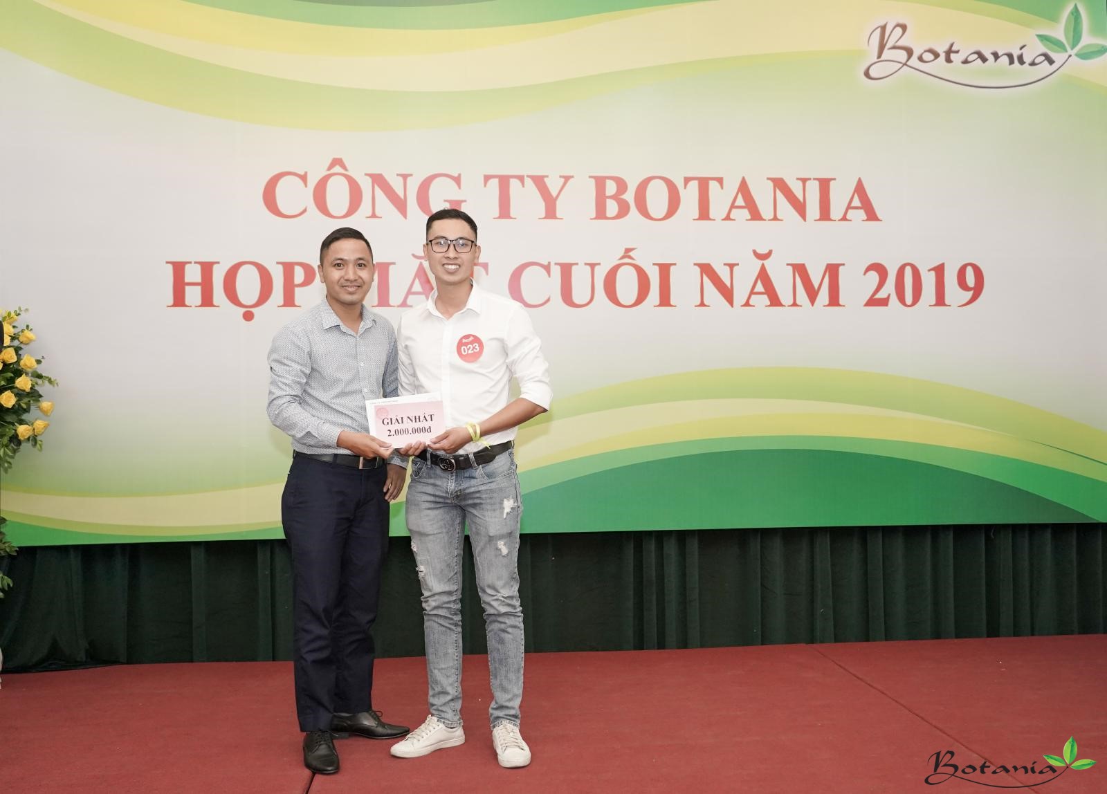 công ty botania trao giải thưởng cho nhân viên