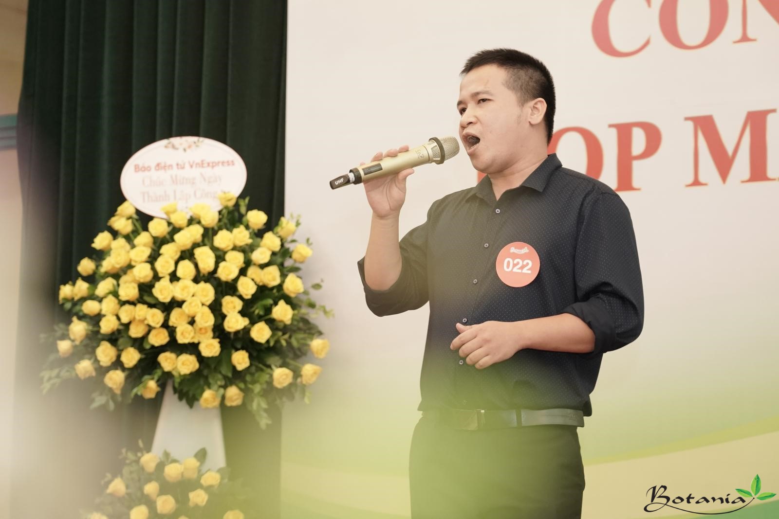 nhân viên công ty botania thi hát