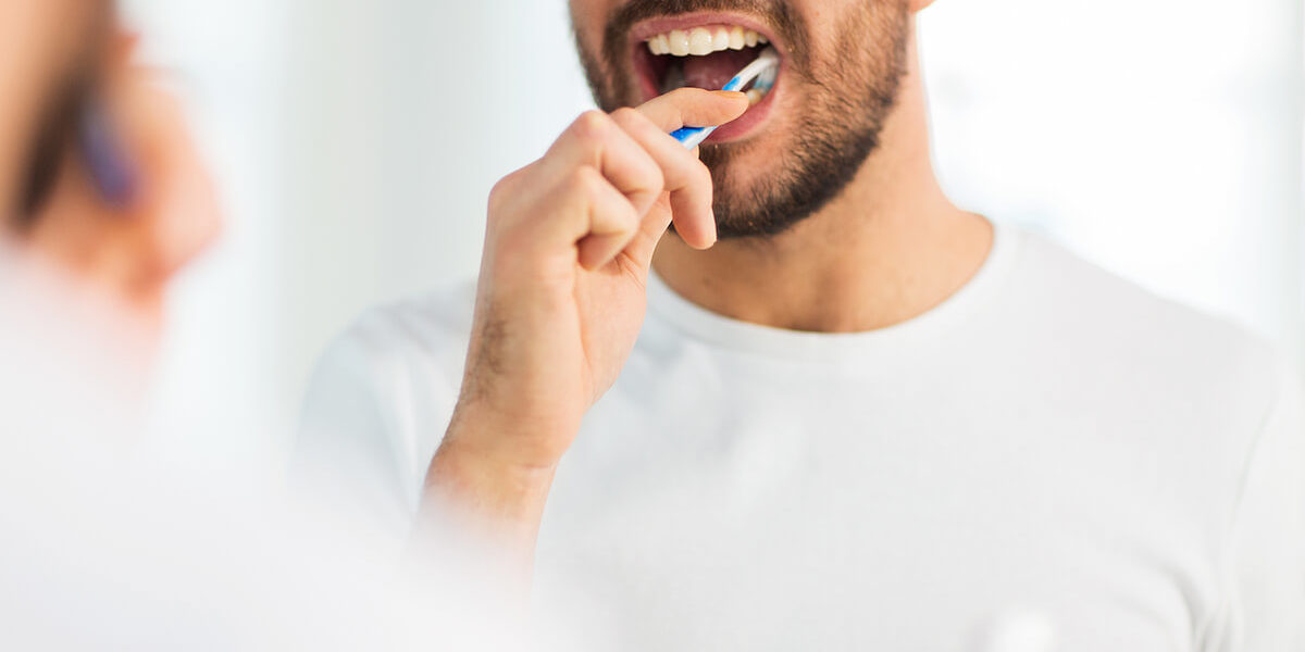 Đánh răng để giảm thiểu mùi rượu sau mỗi bữa nhậu