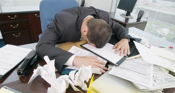 Tiểu đêm mất ngủ gây giảm khả năng tập trung, giảm năng suất làm việc