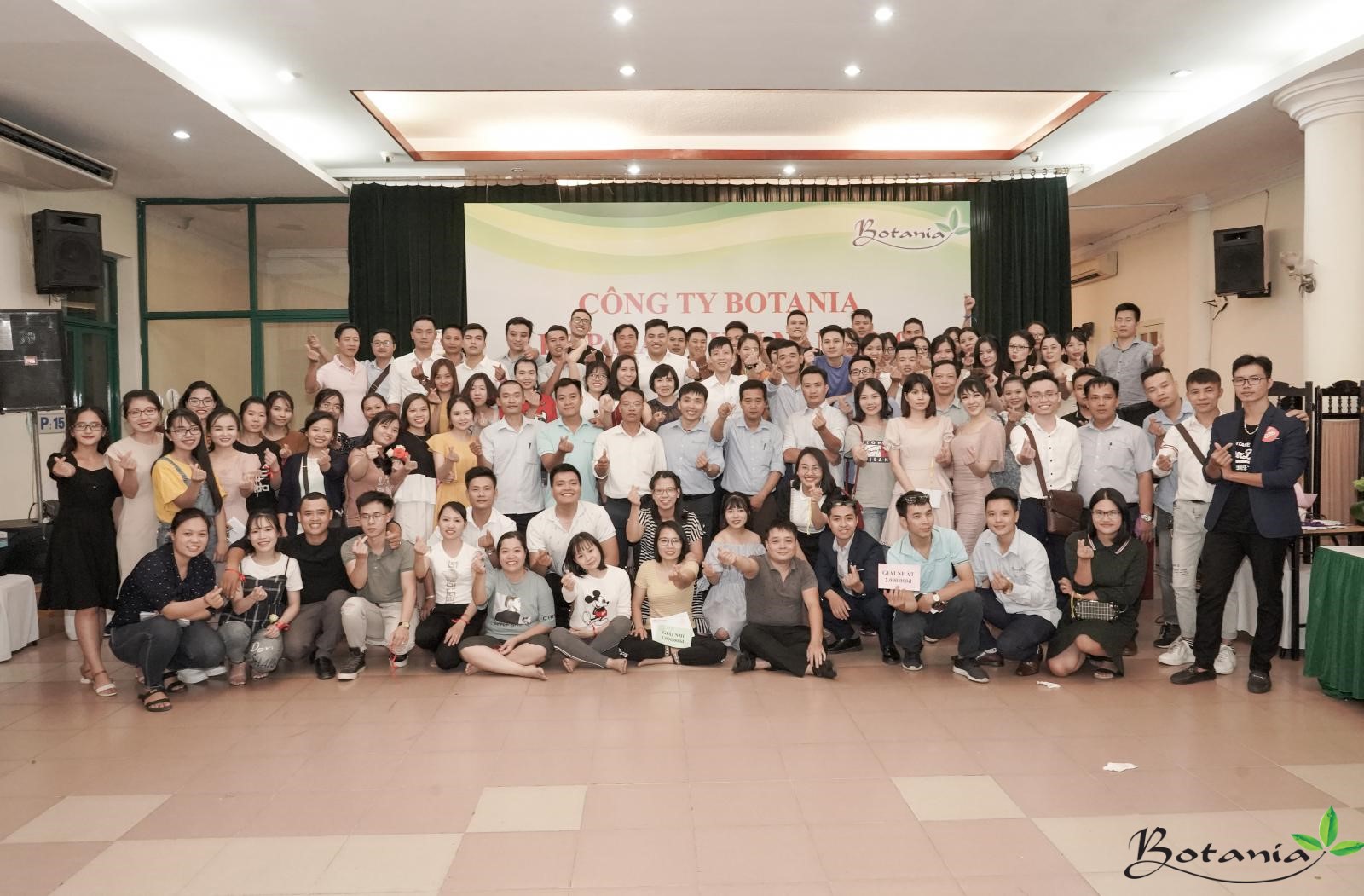 tập thể nhân viên công ty botania