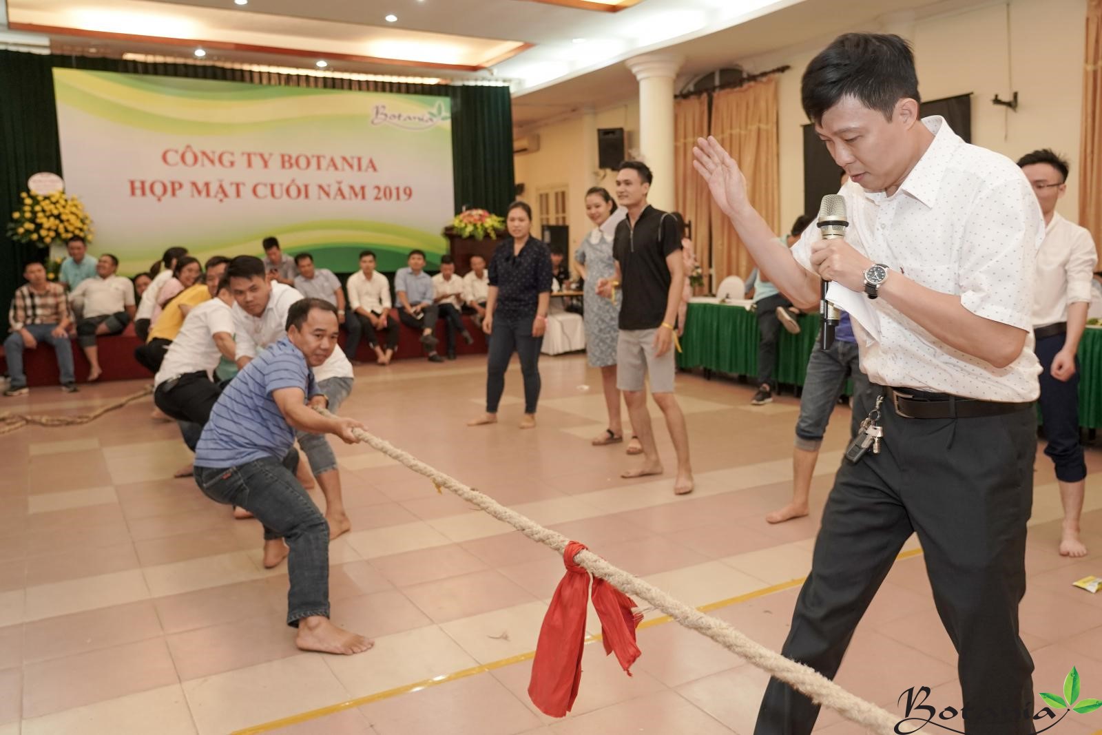 nhân viên công ty botania chơi trò chơi