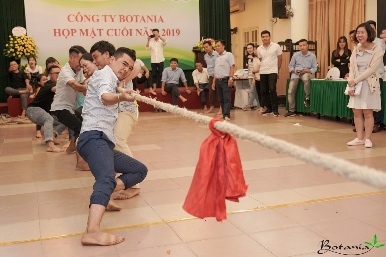 nhân viên công ty botania chơi trò chơi