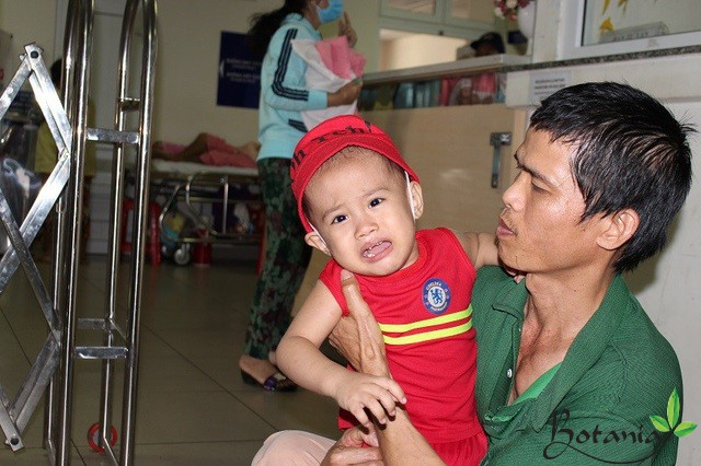 công ty botania từ thiện chồng chăm 2 mẹ con trong bệnh viện