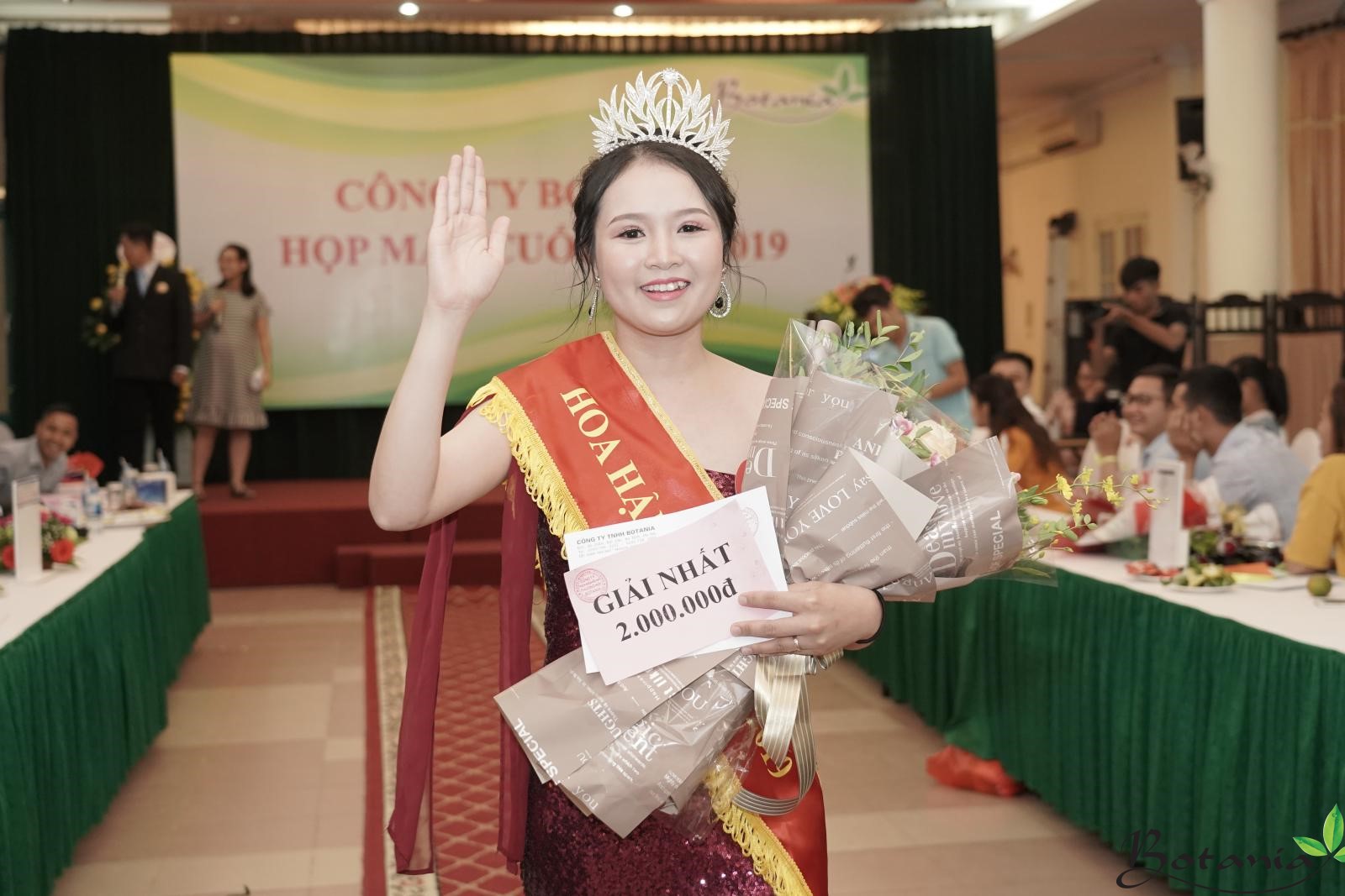 Tân hoa hậu công ty botania