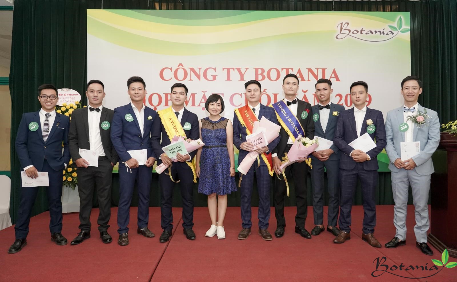 công ty botania cùng dàn thí sinh thi nam vương