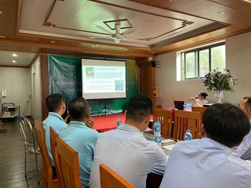 Dược sĩ Mai Hương Cẩm và dược sĩ Bùi Thị Thiết trình bày về các sản phẩm của Botania