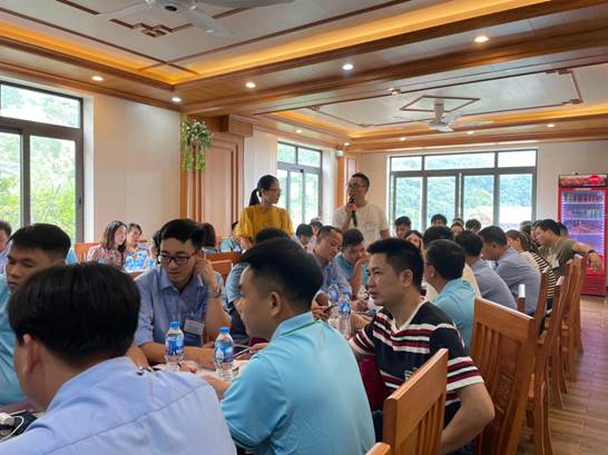 Các anh chị trình dược viên hăng hái tham gia trả lời câu hỏi
