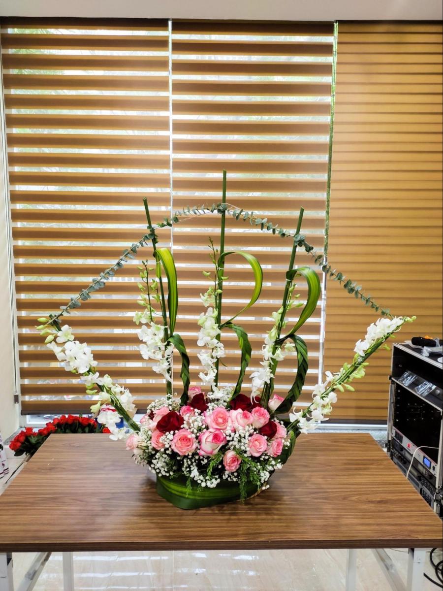 Giỏ hoa “con tàu Botania” của phòng tư vấn
