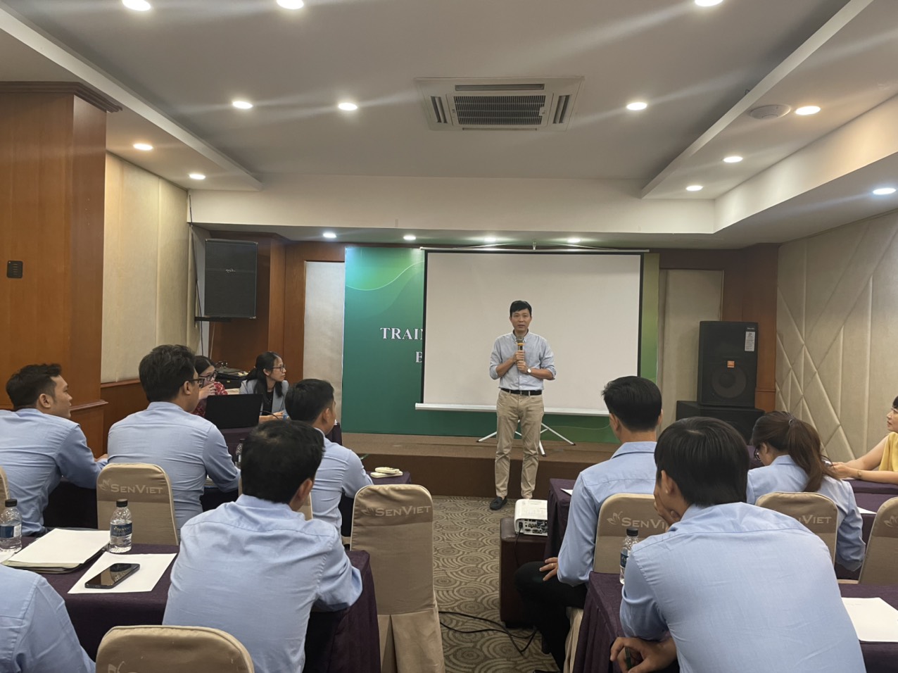 Anh Nguyễn Khắc Hoàng - Phó Giám đốc công ty Botania gửi lời cảm ơn vì sự cống hiến của mọi người