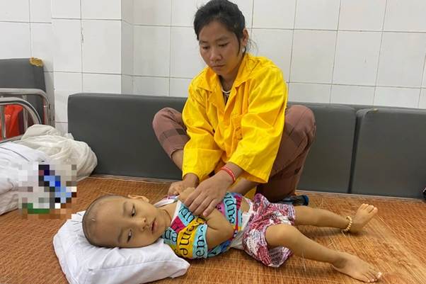Botania giúp đỡ kịp thời, bé trai bị bại não có cơ hội được phục hồi