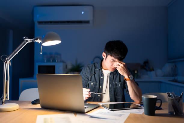Thức khuya, căng thẳng, stress sẽ khiến tóc bạc nhiều hơn