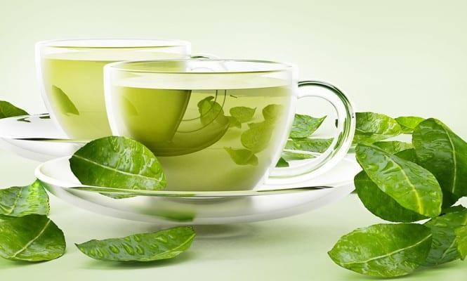 Trà xanh chống viêm, kháng khuẩn, giảm đau họng.