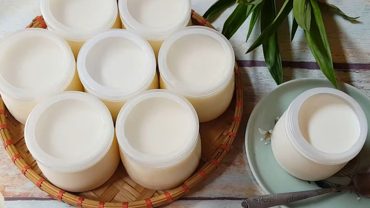 Bổ sung lợi khuẩn qua sữa chua hoặc men vi sinh