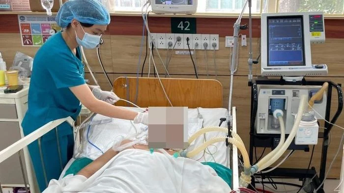 Bệnh nhân phải nằm thở máy do sử dụng thuốc lá điện tử trộn ma túy