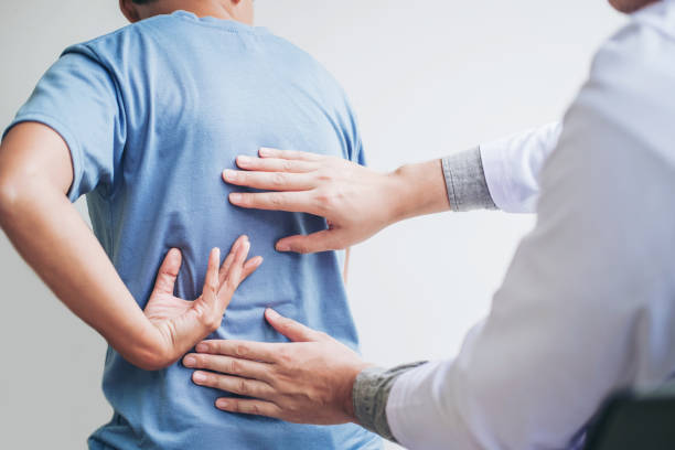 Nam giới bị chấn thương tại vị trí tiết niệu khiến nam giới đi tiểu ra máu.