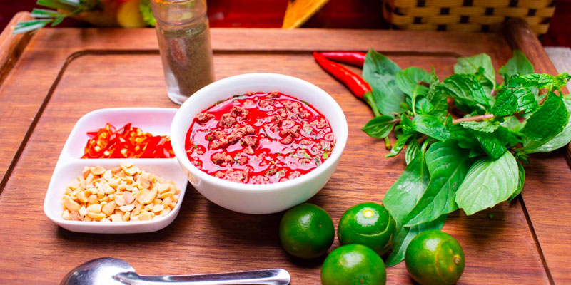 Hiểm họa khôn lường với sức khỏe khi ăn tiết canh