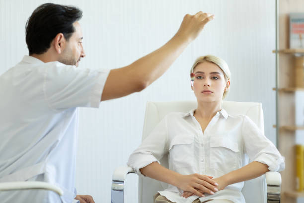 Kẻ xấu thường lợi dùng hình thức thôi miên để lừa đảo khách hàng