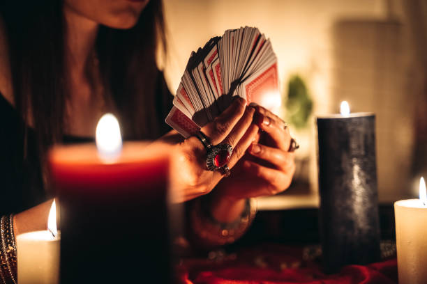 Nạn nhân tìm đến bói bài Tarot để tìm cách giải quyết vấn đề