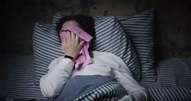 Tại sao tôi hay bị đổ mồ hôi ban đêm?