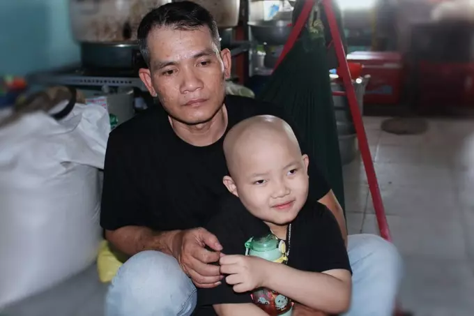 Cha con bé Bình An (nguồn: Dân trí)