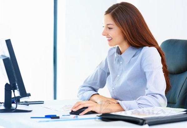 Cần giữ khoảng cách với máy tính khi ngồi làm việc
