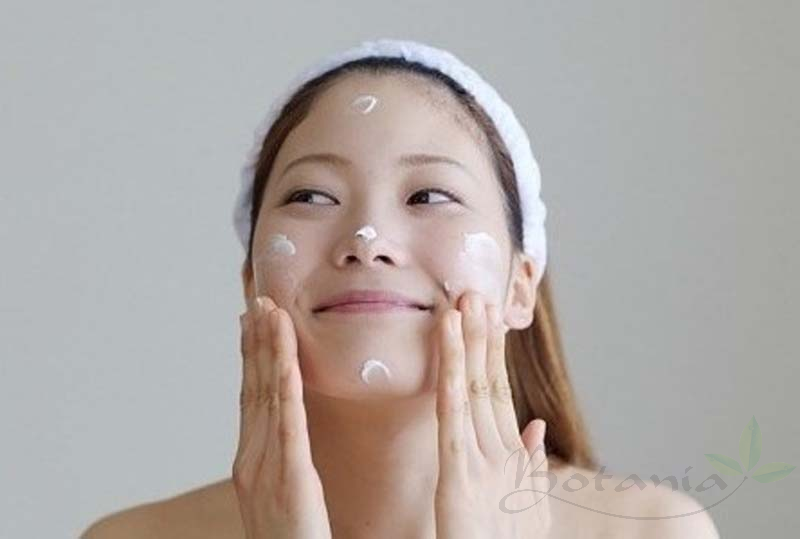 Luôn luôn sử dụng kem chống nắng bảo vệ da
