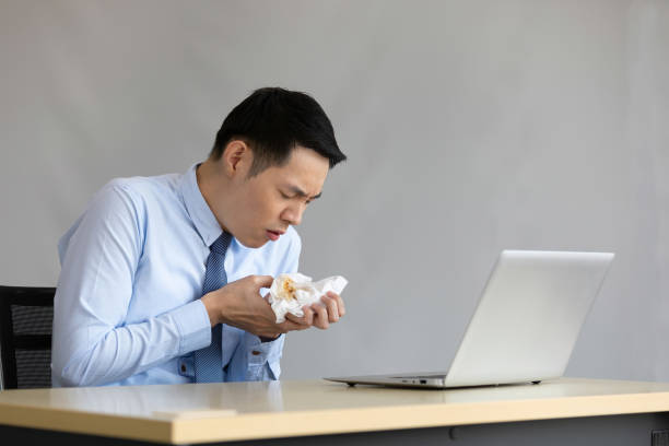 Khạc đờm ra máu do nguyên nhân gì?