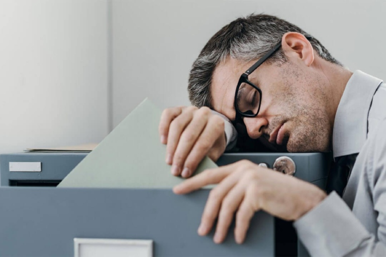 Chứng ngủ rũ là gì? Cần làm gì để cải thiện?