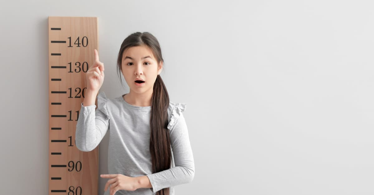 Bé gái dậy thì sớm thường tăng chiều cao vượt trội