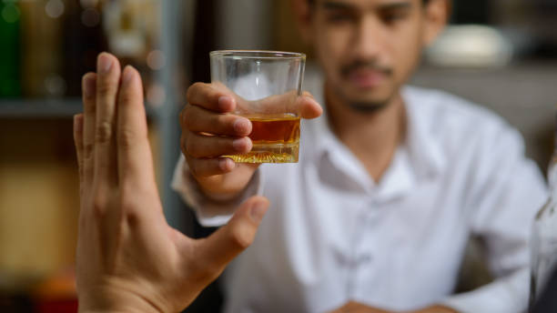 Uống nhiều rượu, bia gây hại gan.