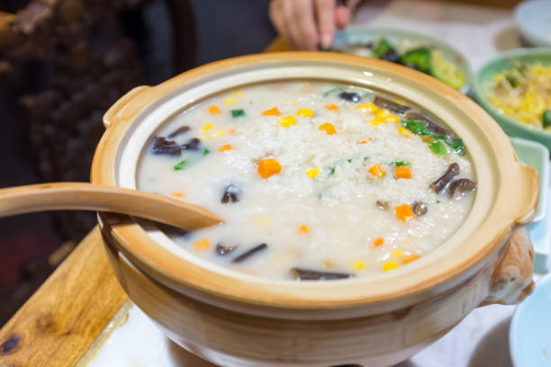 Bệnh nhân bị ngộ độc nên ăn cháo, súp hoặc canh