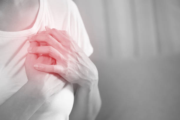 Tê bì tay chân có thể do viêm đa rễ thần kinh.