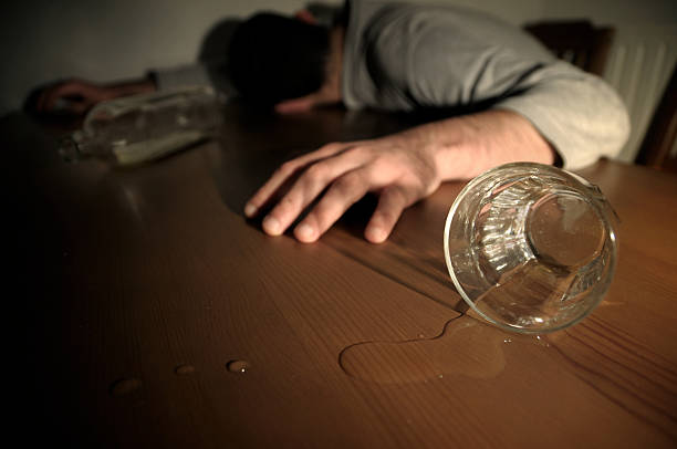 Ngộ độc rượu: Triệu chứng và cách xử lý