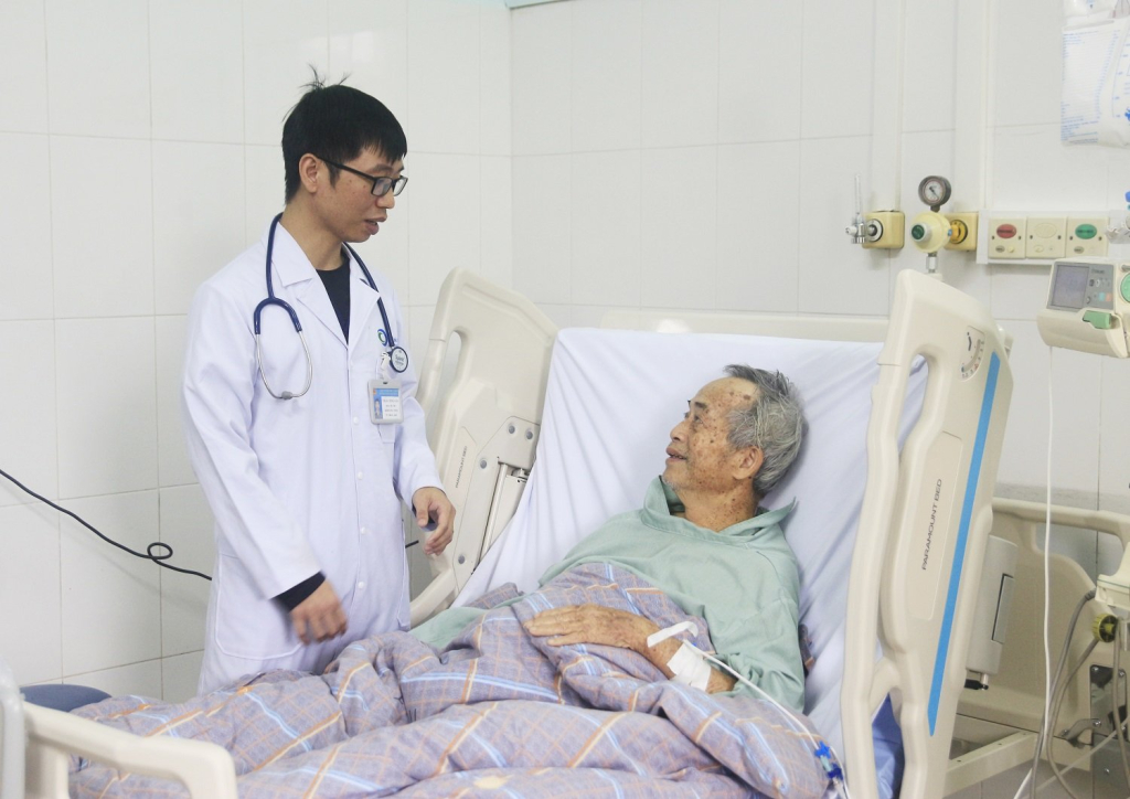 Tan máu sau uống nước lá lộc mại chữa táo bón