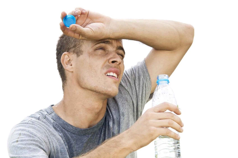 Khát nước liên tục là một dấu hiệu bạn đang ăn quá nhiều muối