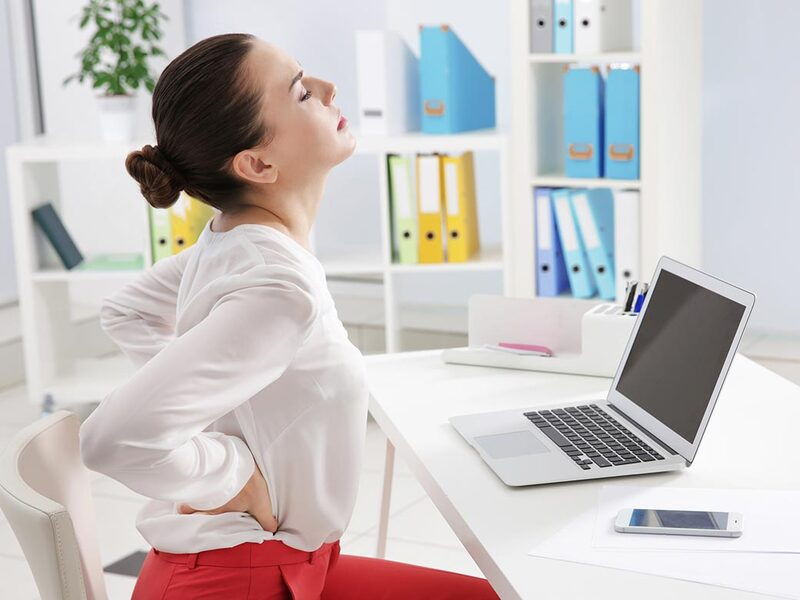 Ngồi trong thời gian dài ít vận động hoặc ngồi sai tư thế có thể bị đau thần kinh tọa.