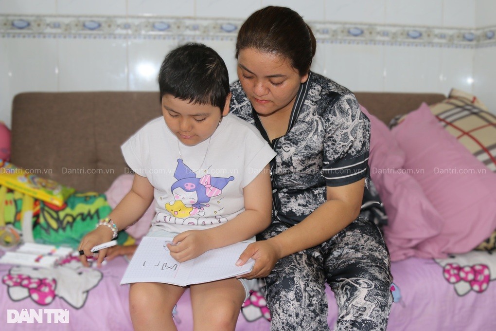 Mẹ bỏ cuộc, làm sao con sống? - 1