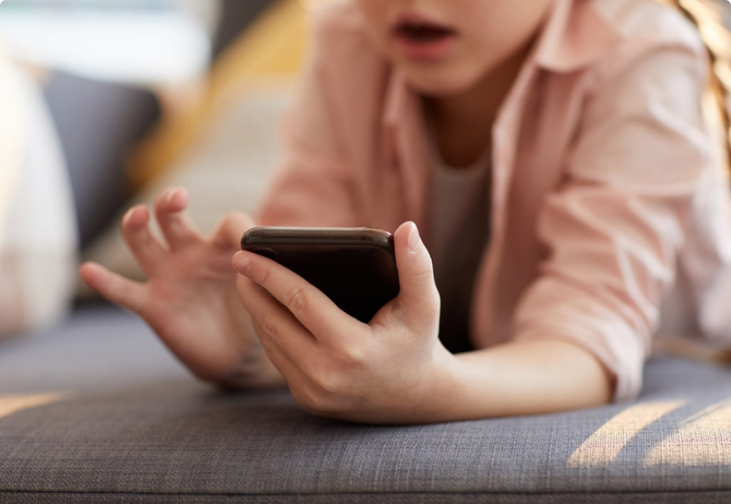Cảnh báo: Trẻ em xem điện thoại càng nhiều, nguy cơ bệnh tim càng cao