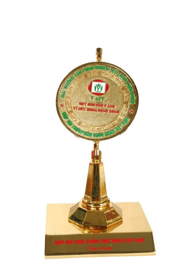 công ty botania nhận cup vàng giải thưởng sản phẩm vàng vì sức khỏe cộng đồng
